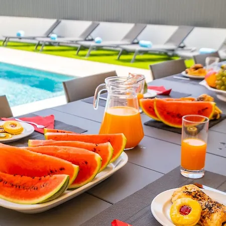 Coral Bay - Moradia Familiar Com Piscina Aquecivel E Bbq Em ヴィラ *