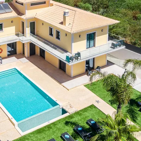 Coral Bay - Moradia Familiar Com Piscina Aquecivel E Bbq Em アルブフェイラ