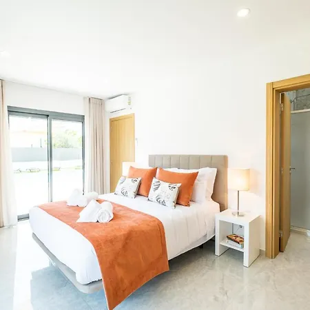 ヴィラ Coral Bay - Moradia Familiar Com Piscina Aquecivel E Bbq Em アルブフェイラ