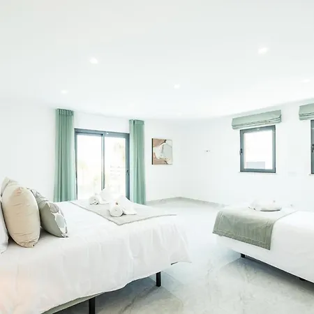 Coral Bay - Moradia Familiar Com Piscina Aquecivel E Bbq Em ヴィラ *
