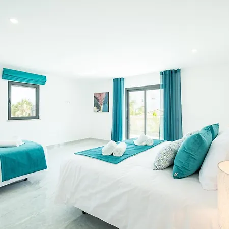 Coral Bay - Moradia Familiar Com Piscina Aquecivel E Bbq Em ヴィラ *
