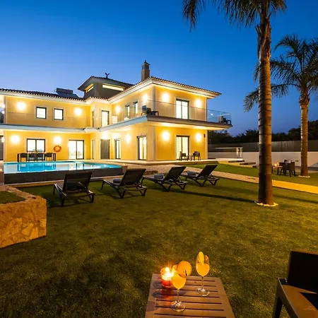 Coral Bay - Moradia Familiar Com Piscina Aquecivel E Bbq Em فيلة *