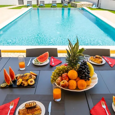 Coral Bay - Moradia Familiar Com Piscina Aquecivel E Bbq Em *