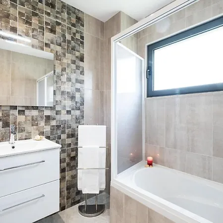 Coral Bay - Moradia Familiar Com Piscina Aquecivel E Bbq Em Villa *