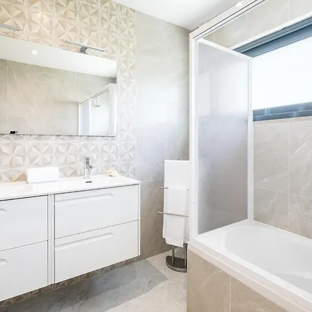 Coral Bay - Moradia Familiar Com Piscina Aquecivel E Bbq Em